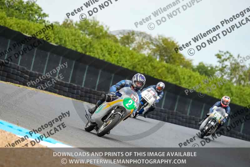 Vintage motorcycle club;eventdigitalimages;mallory park;mallory park trackday photographs;no limits trackdays;peter wileman photography;trackday digital images;trackday photos;vmcc festival 1000 bikes photographs